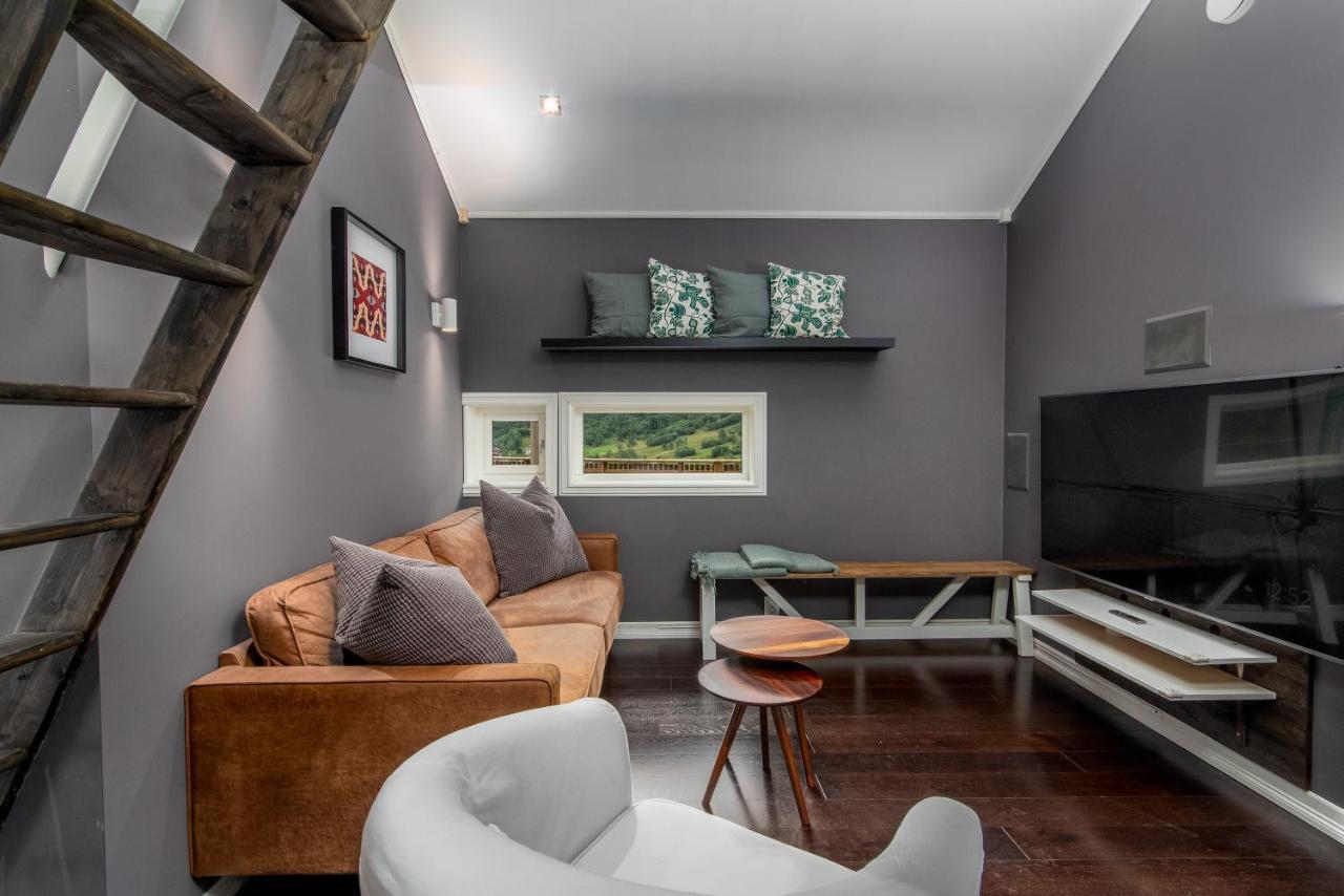 Panoramic Terrace, Huge Rain Shower And Cosy Lofts フロム エクステリア 写真
